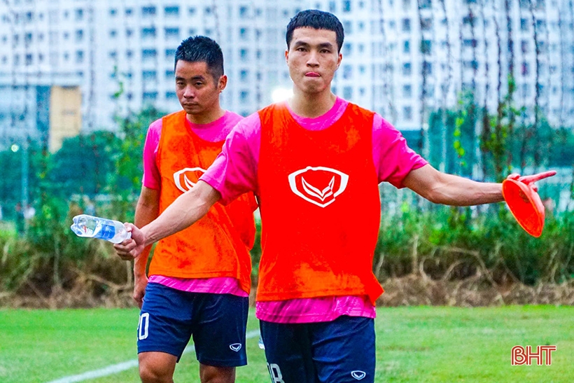 Hồng Lĩnh Hà Tĩnh làm quen sân Thống Nhất